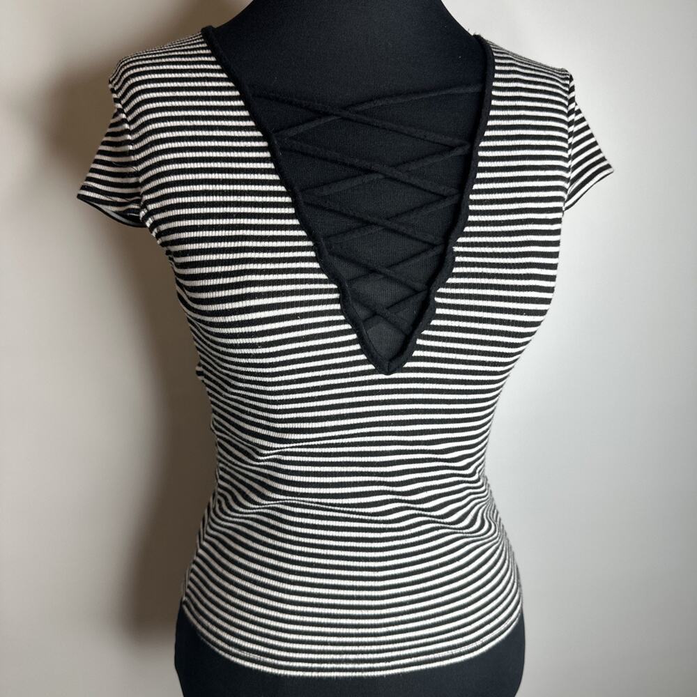 Vintage Charlotte Russe BW V Neck Striped Ribbed Knit Top XS Cap Sleeve Lace